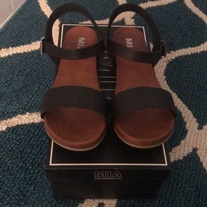 Mia sandals